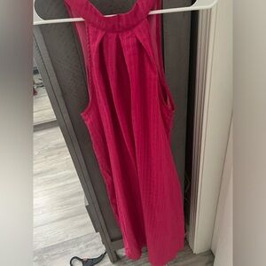 Short dress fuchsia color I used it once when I was pregnant but is small size